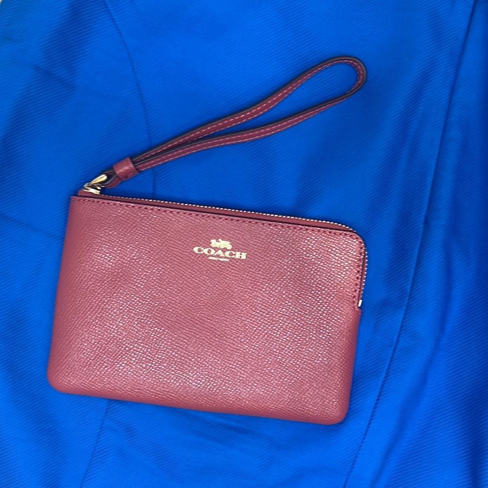 NWT Coach crossgrain leather corner zip wristlet